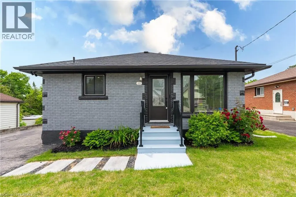 69 Clarke Street N, Woodstock